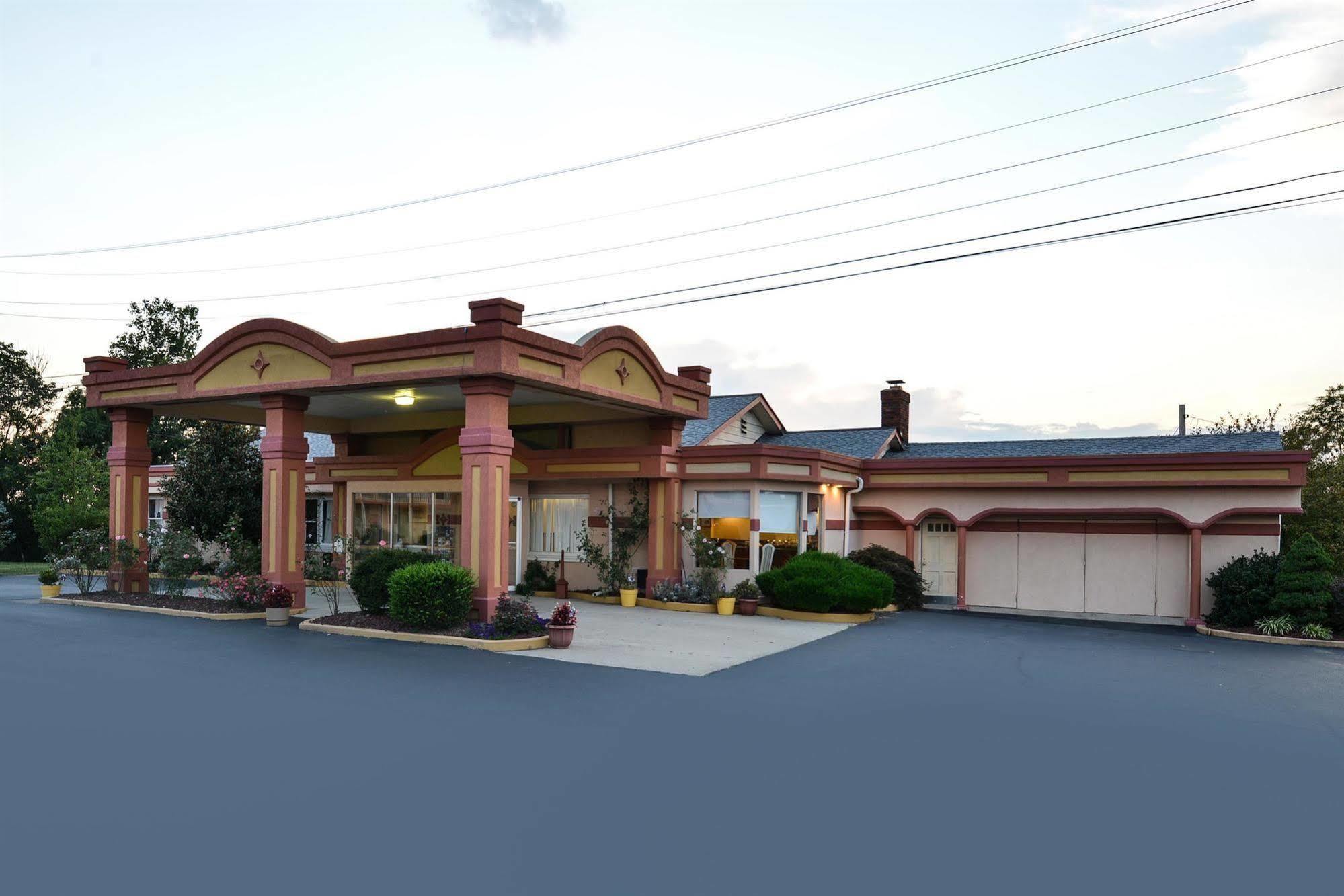 Americas Best Value Inn & Suites Williamstown Exterior foto